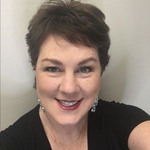 Meet your Posher, Debbie